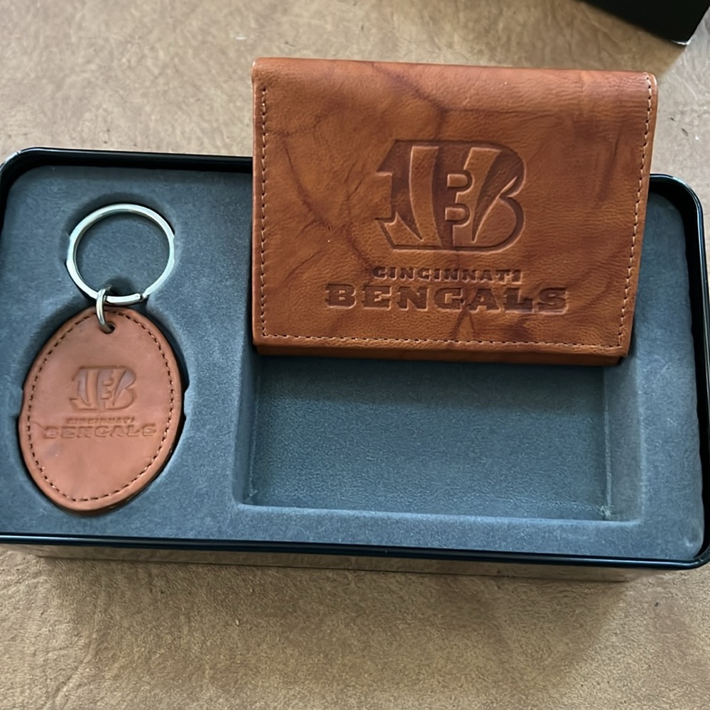 CINCINNATI BENGALS FANS! Great gift idea. Combo gift pack for that football fan